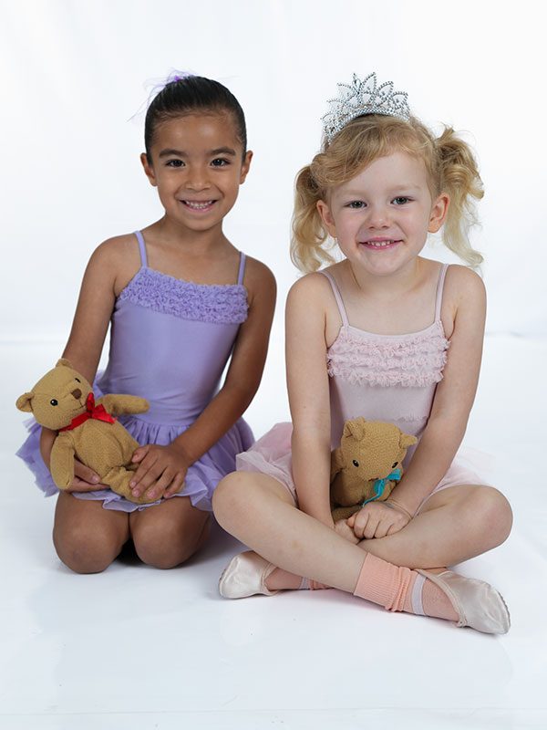 Preschool ballet dancers in class